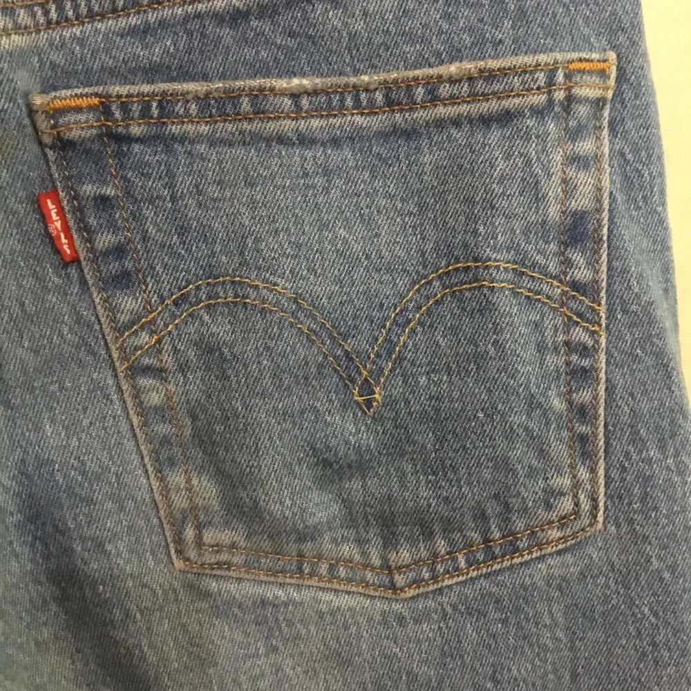 Levi’s Women’s Premium 501 Frayed Hem Jeans Size 26/28 EUC - Picture 4 of 7